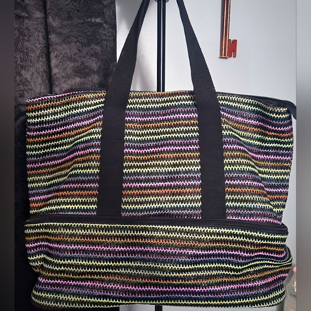 *NWOT* NO BOUNDARIES Cooler Tote / Beach Bag w/Zip Bottom Cooler
